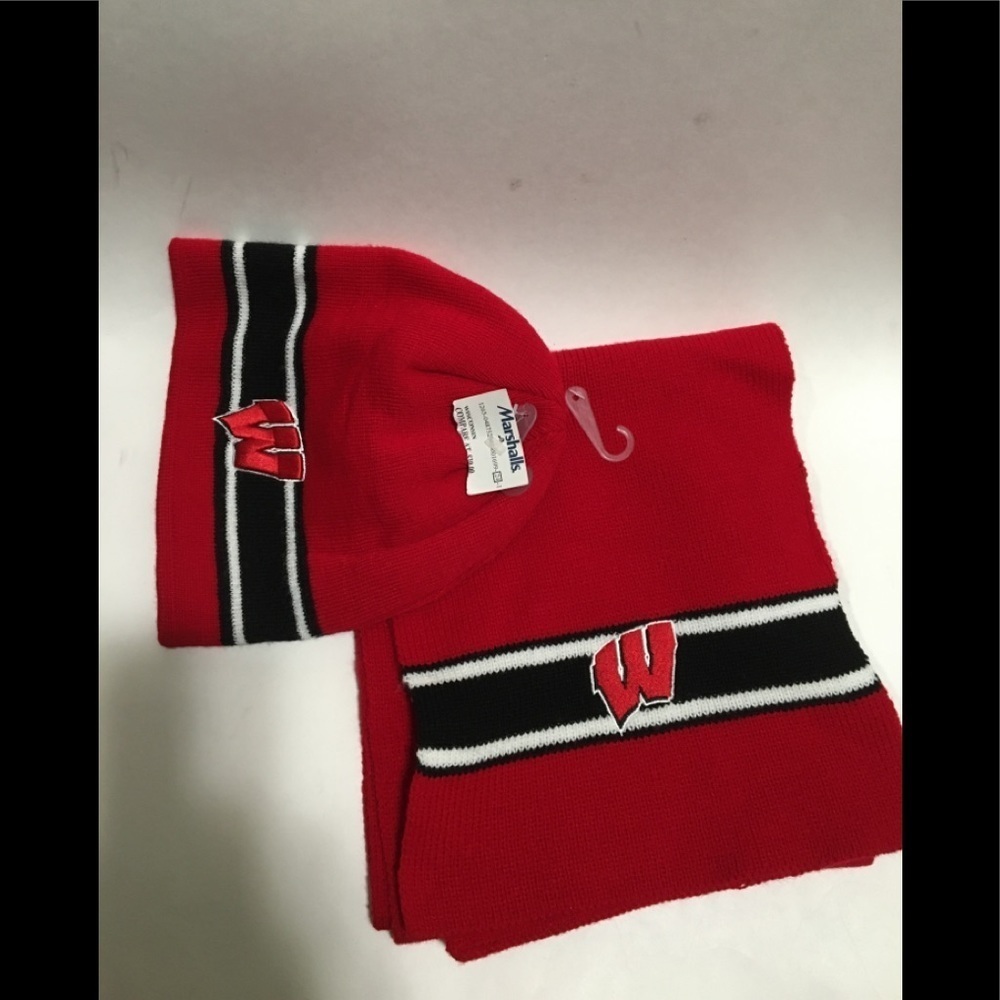 NWT Wisconsin Red Black Scarf Beanie